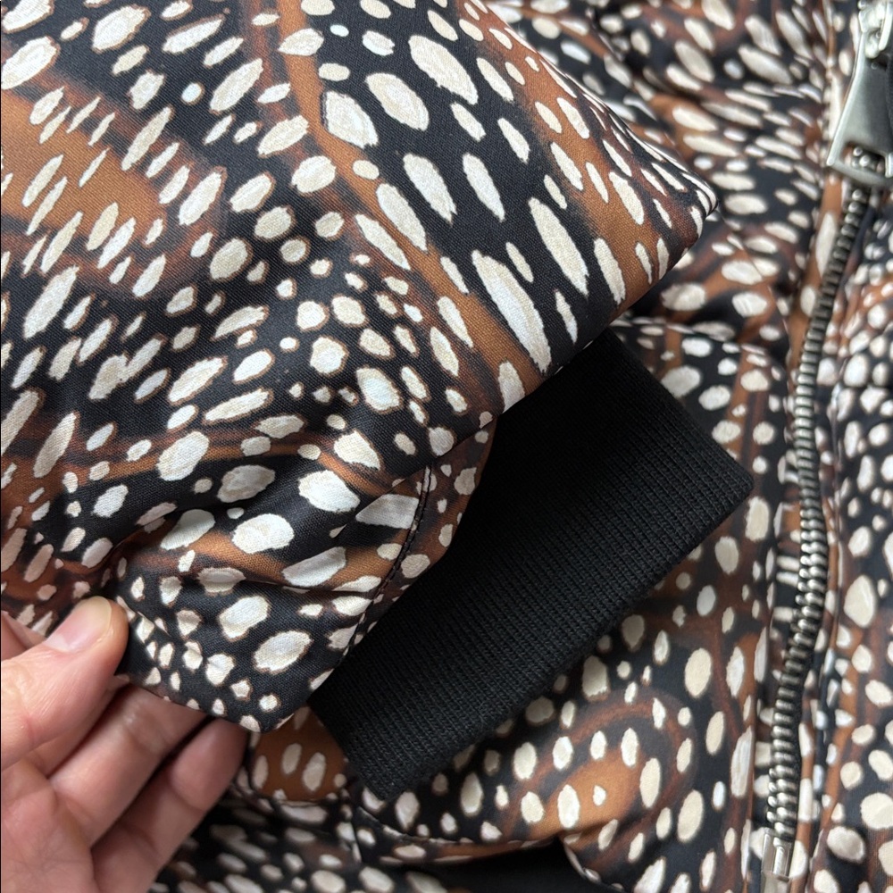 Avec Les Filles printed crop puffer jacket - Picture 11 of 11